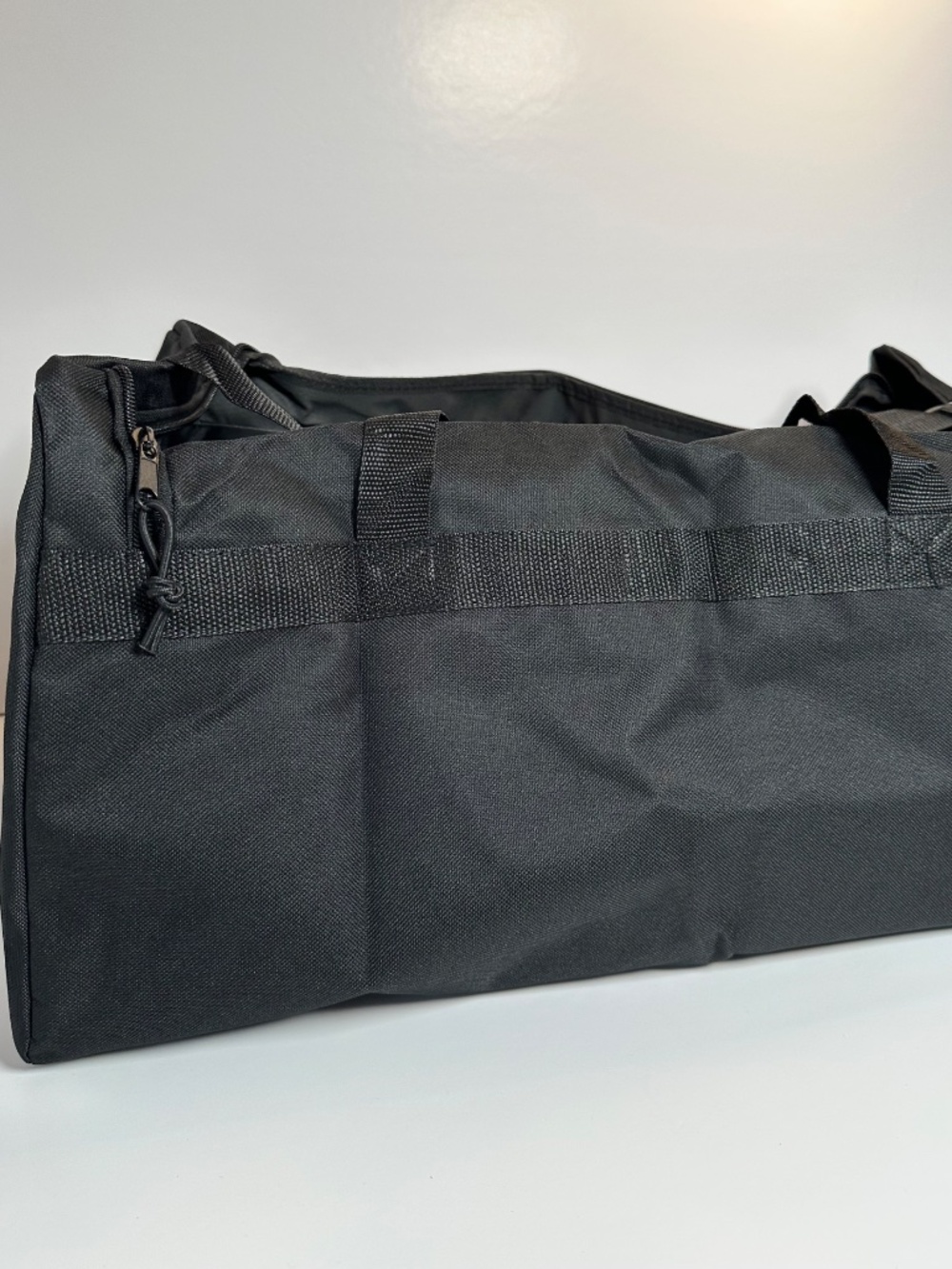 Trailmaker 22ā Duffle Bag NEW | All Black Gym Travel Bag | Lightweight Weekender - Picture 6 of 9